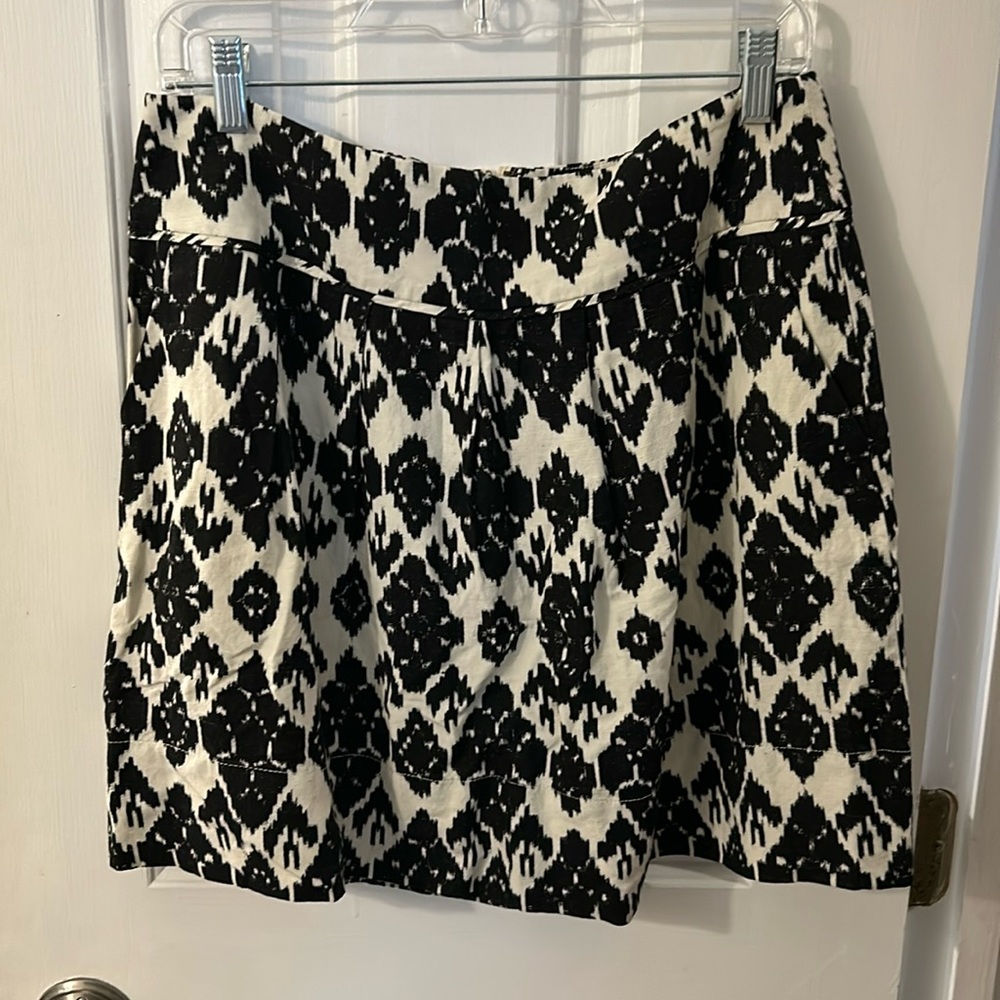 Geometric black and white skirt